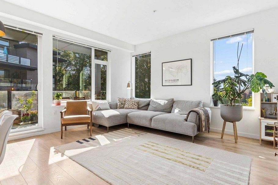 313 725 Marine Drive North Vancouver, BC - 2