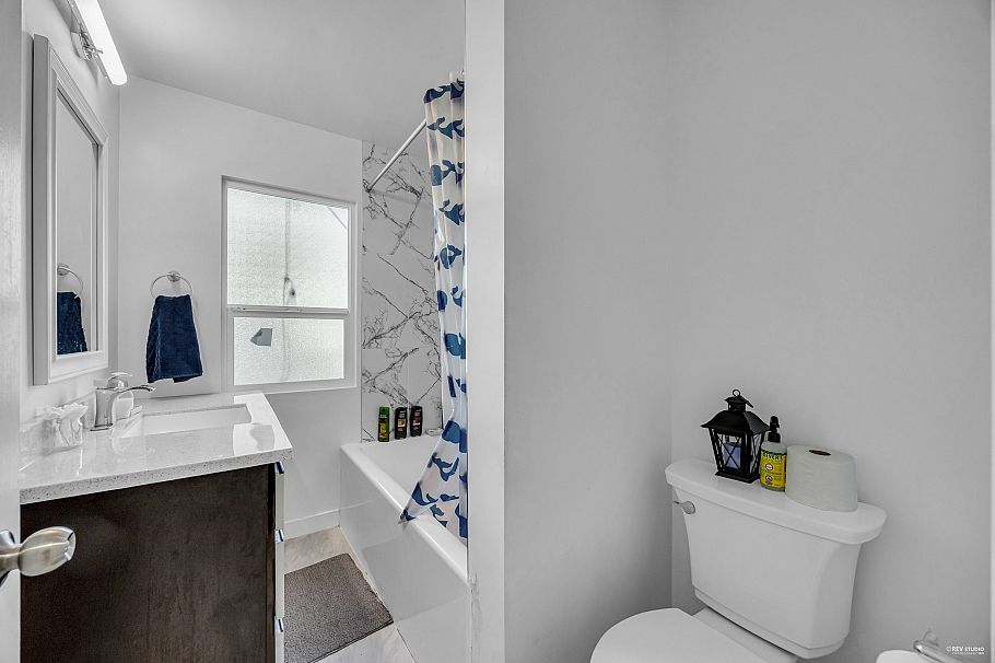 2079 W 46th Avenue Vancouver, BC - 15
