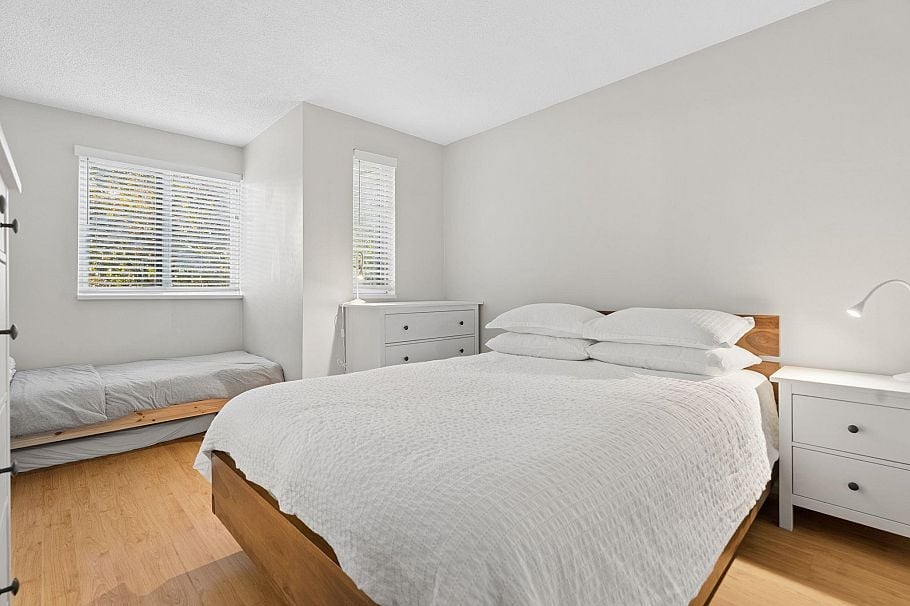 13 1949 W 8th Avenue Vancouver, BC - 13