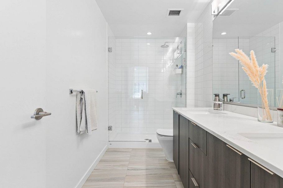 313 725 Marine Drive North Vancouver, BC - 19