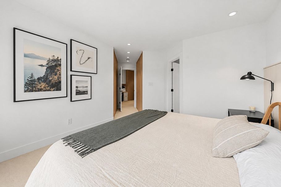 1 224 W 16th Street North Vancouver, BC - 28