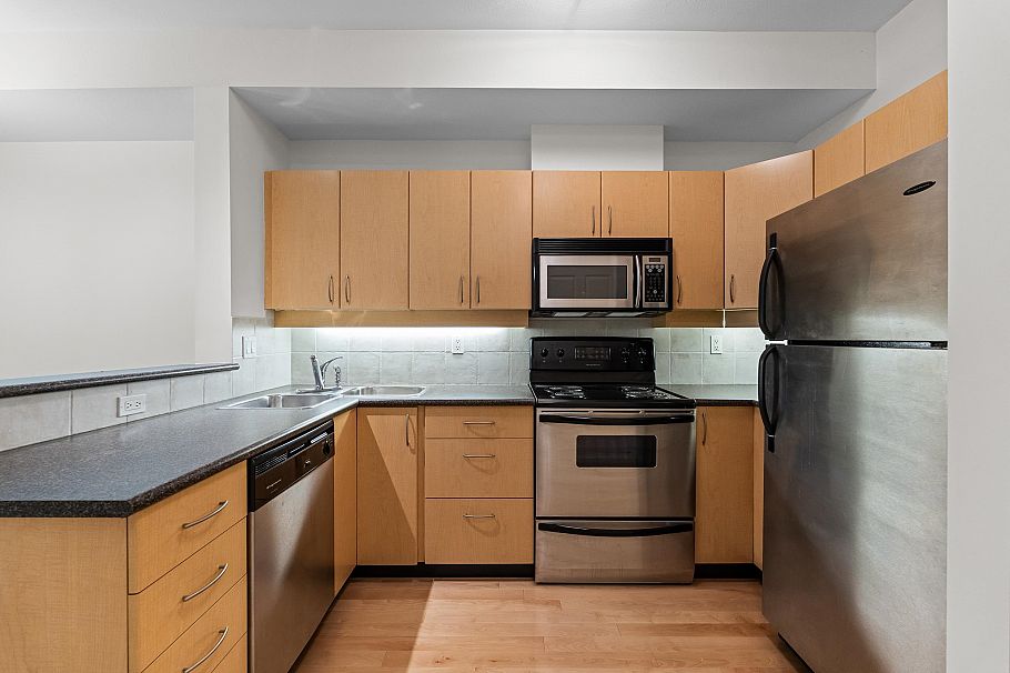 208 3151 Connaught Crescent North Vancouver, BC - 5