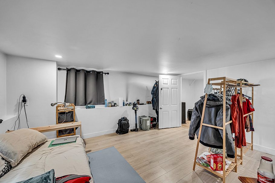 2079 W 46th Avenue Vancouver, BC - 27