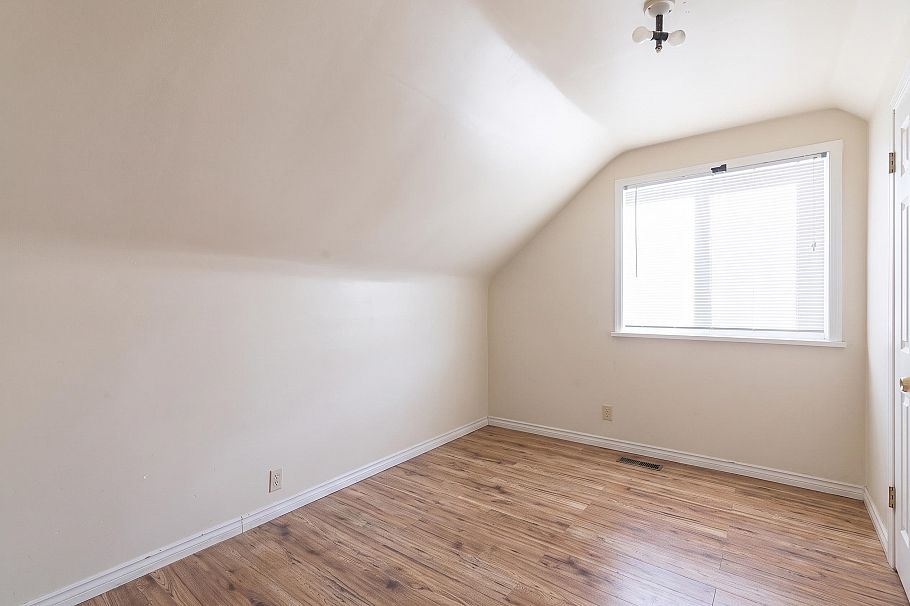 380 E 58th Avenue Vancouver, BC - 12