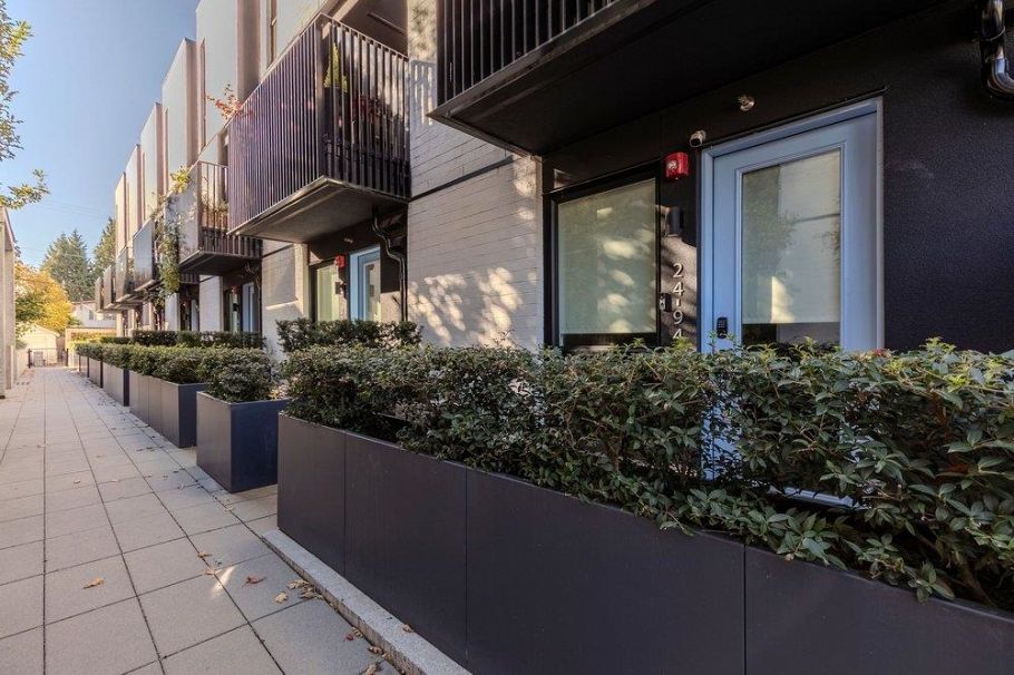 24 94 W King Edward Avenue Vancouver, BC - 4