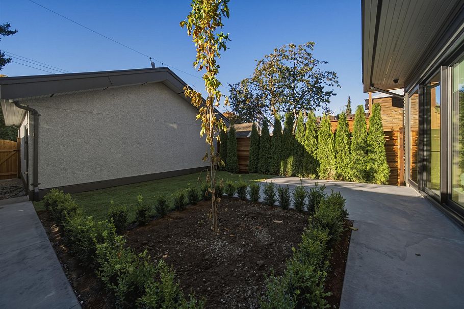 2 266 E 38 Avenue Vancouver, BC - 5