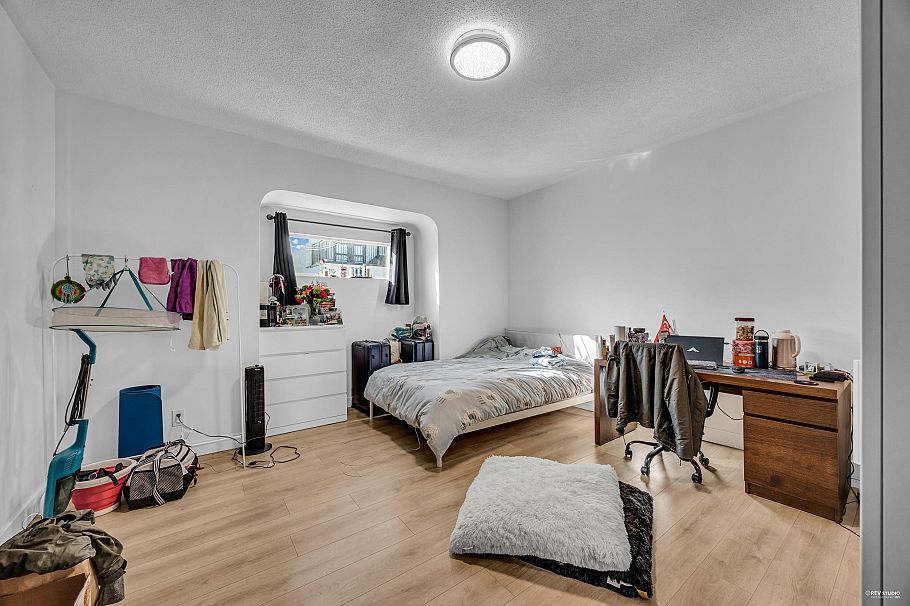 2079 W 46th Avenue Vancouver, BC - 3