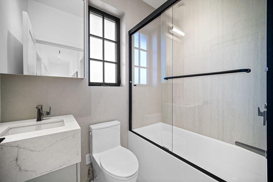2 6879 Quebec Street Vancouver, BC - 13