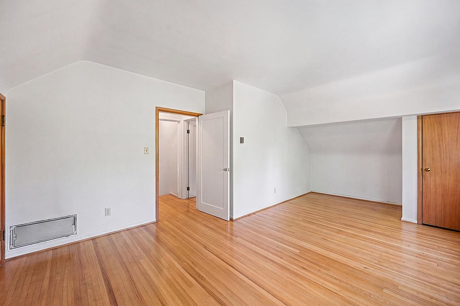 3296 Granville Street Vancouver, BC - 32