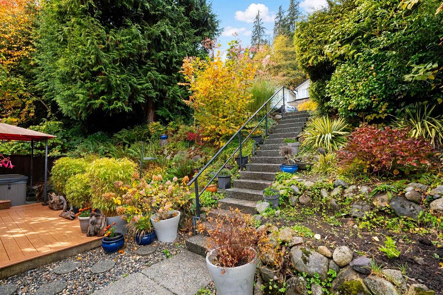 1912 Cliffwood Road North Vancouver, BC - 22