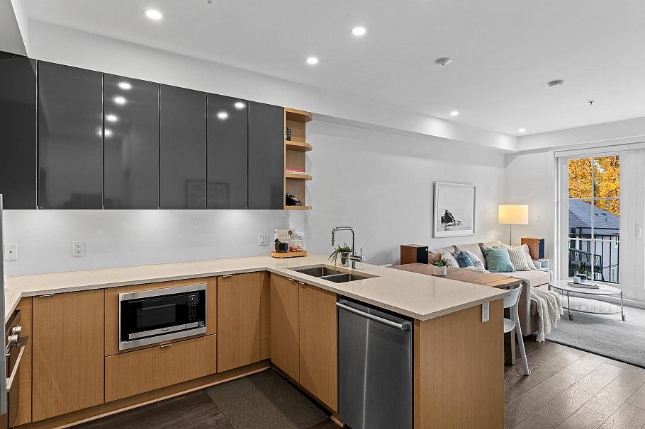 302 2528 Collingwood Street Vancouver, BC - 1