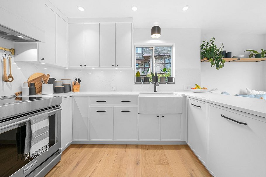 1 224 W 16th Street North Vancouver, BC - 10