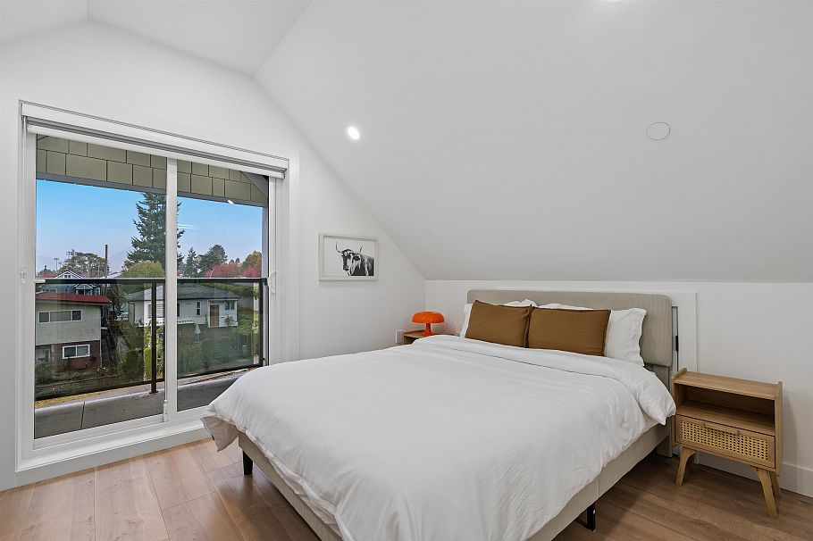 1 3344 Adanac Street Vancouver, BC - 26
