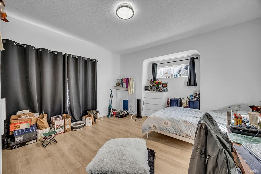 2079 W 46th Avenue Vancouver, BC - 4