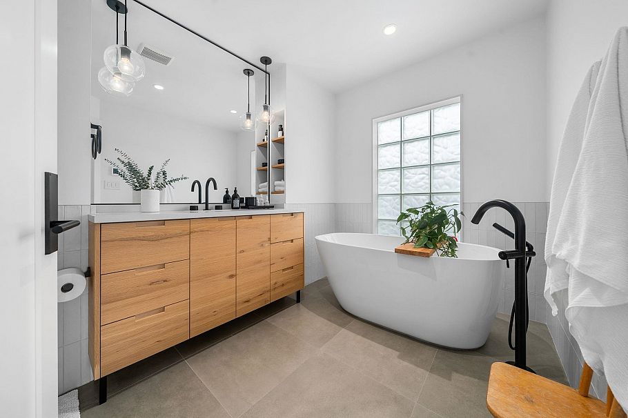 1 224 W 16th Street North Vancouver, BC - 24