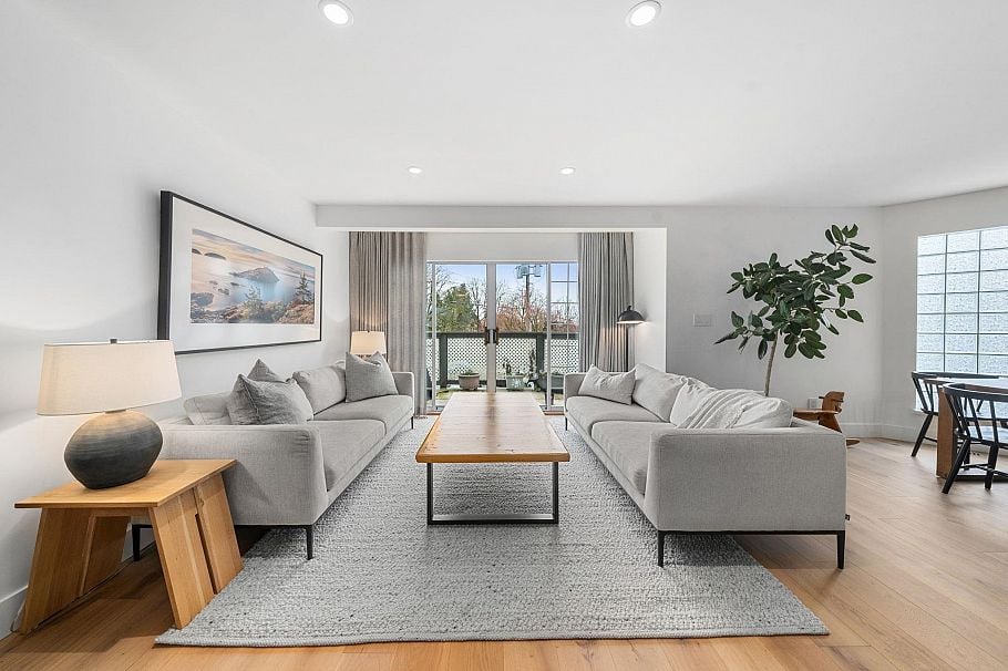 1 224 W 16th Street North Vancouver, BC - 1