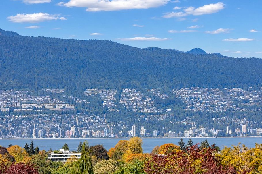 3191 W 23rd Avenue Vancouver, BC - 1