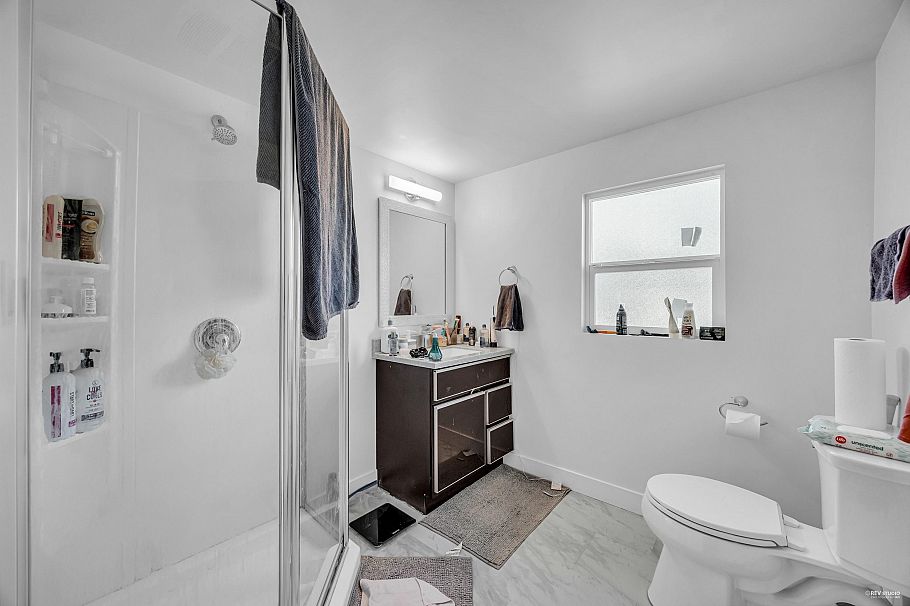 2079 W 46th Avenue Vancouver, BC - 21