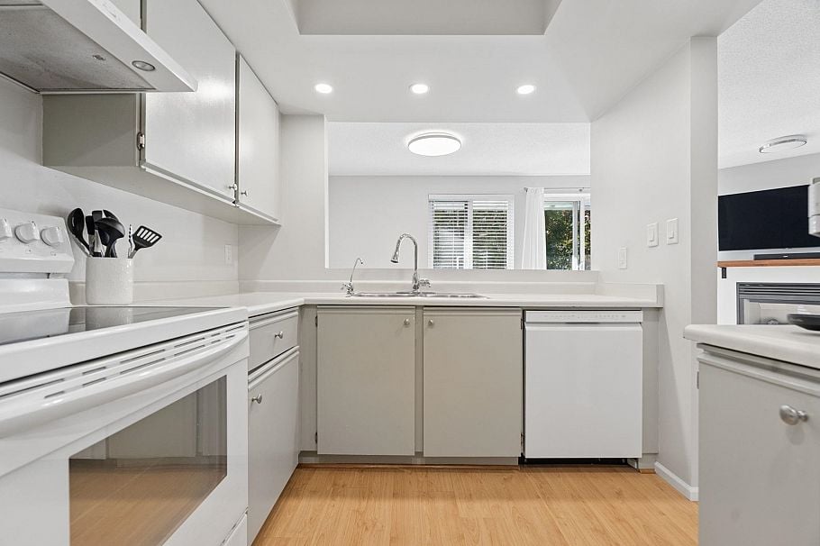 13 1949 W 8th Avenue Vancouver, BC - 11