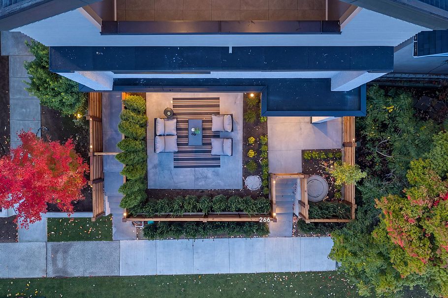 1 266 E 38 Avenue Vancouver, BC - 4
