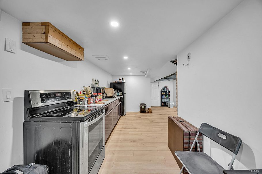 2079 W 46th Avenue Vancouver, BC - 30