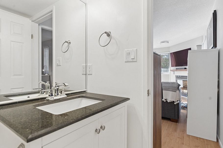 13 1949 W 8th Avenue Vancouver, BC - 15