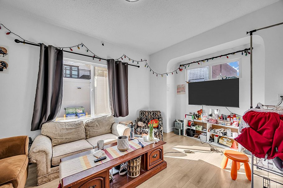 2079 W 46th Avenue Vancouver, BC - 8
