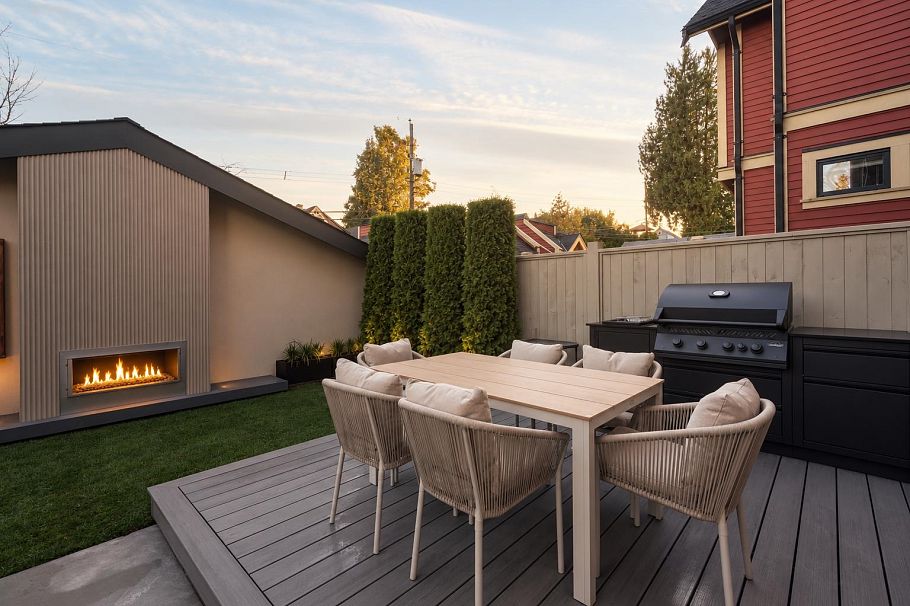 2 882 E 13 Avenue Vancouver, BC - 2