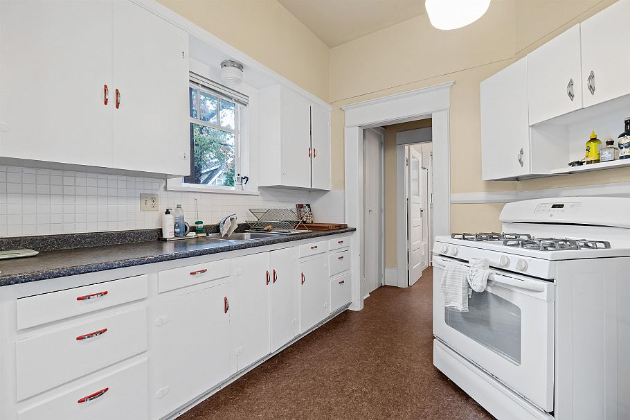 2315 W 6th Avenue Vancouver, BC - 6