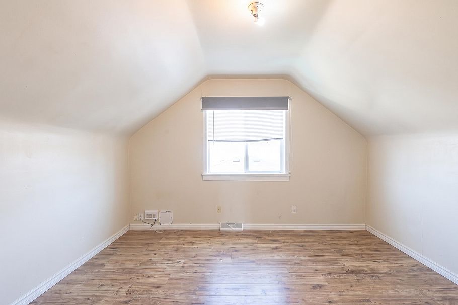 380 E 58th Avenue Vancouver, BC - 11