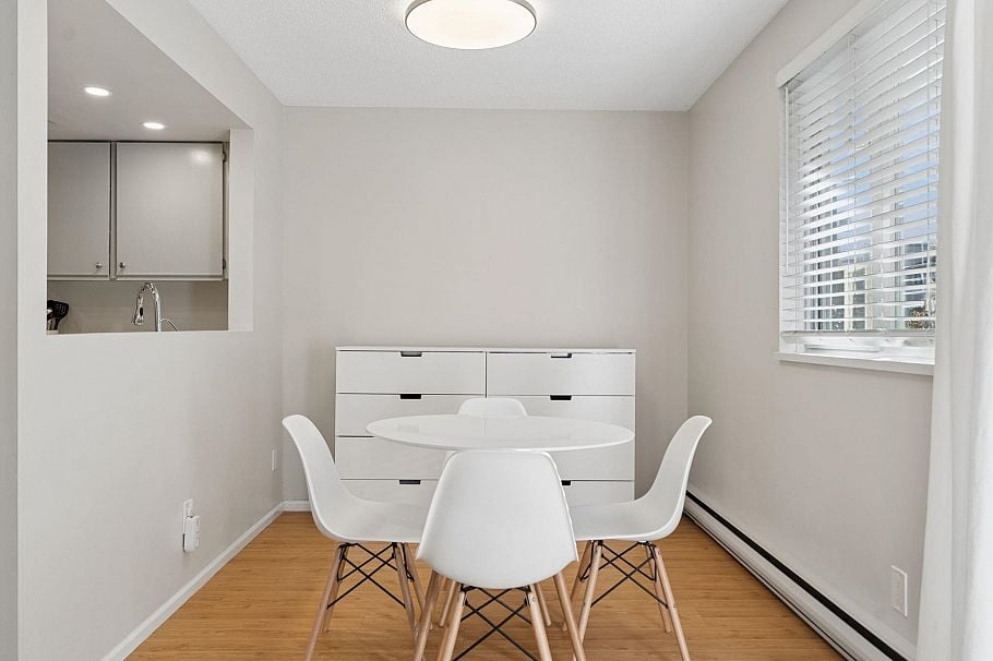 13 1949 W 8th Avenue Vancouver, BC - 8