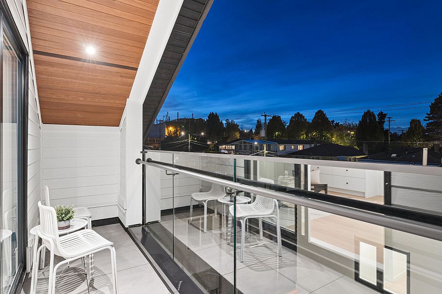 2 2541 E 2nd Avenue Vancouver, BC - 24