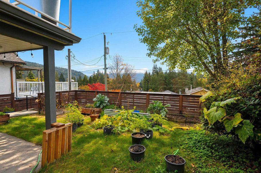 1912 Cliffwood Road North Vancouver, BC - 28