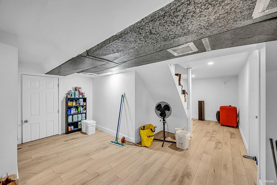 2079 W 46th Avenue Vancouver, BC - 29