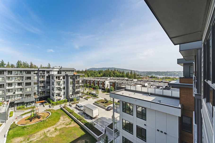619 3594 Malsum Drive North Vancouver, BC - 1
