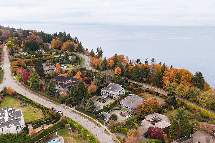 5795 Newton Wynd Vancouver, BC - 3