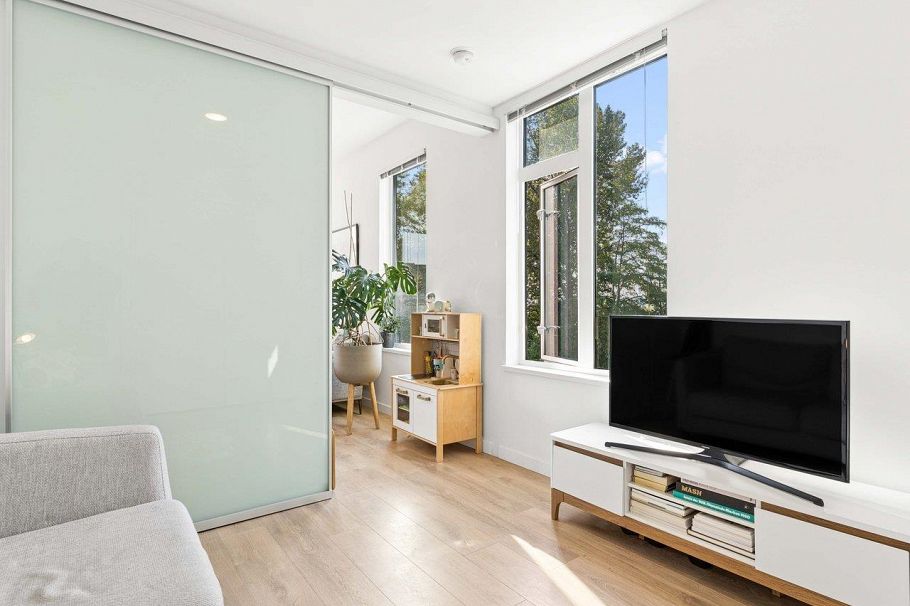 313 725 Marine Drive North Vancouver, BC - 11
