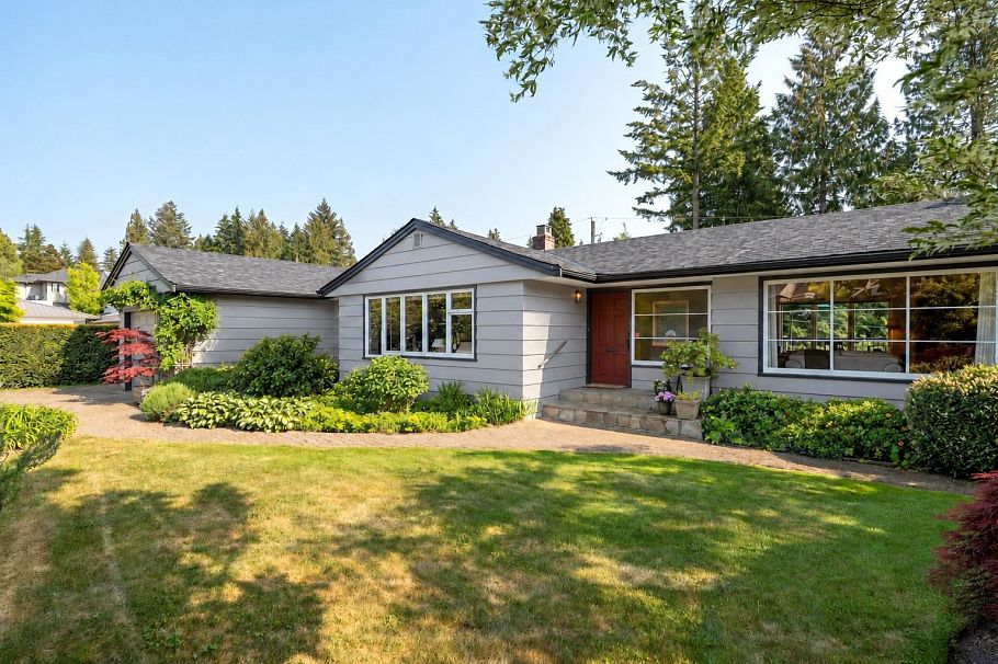 915 Wentworth Avenue North Vancouver, BC - 2