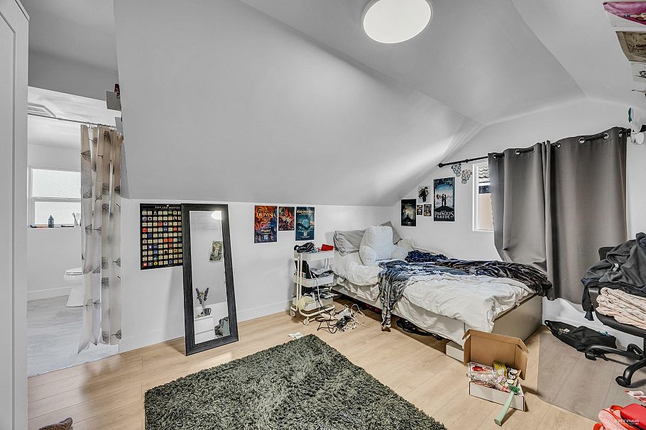 2079 W 46th Avenue Vancouver, BC - 23