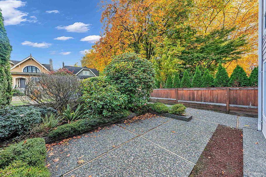 3191 W 23rd Avenue Vancouver, BC - 37