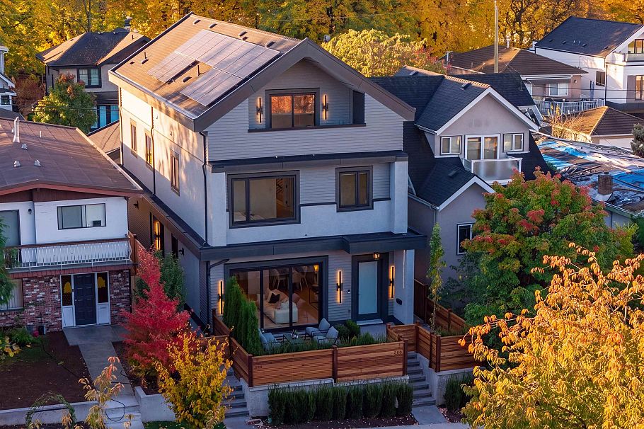 1 266 E 38 Avenue Vancouver, BC - 2