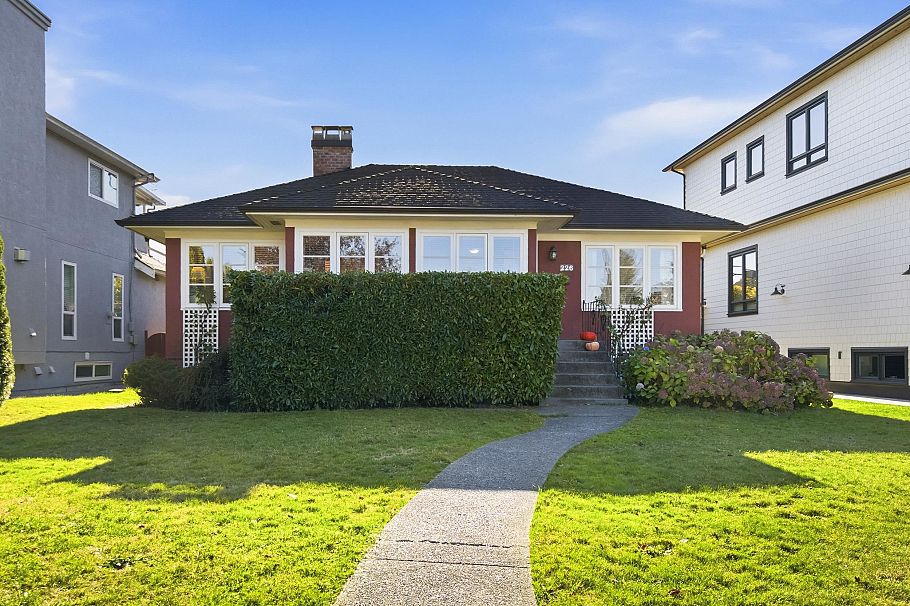 226 Peveril Avenue Vancouver, BC - 1