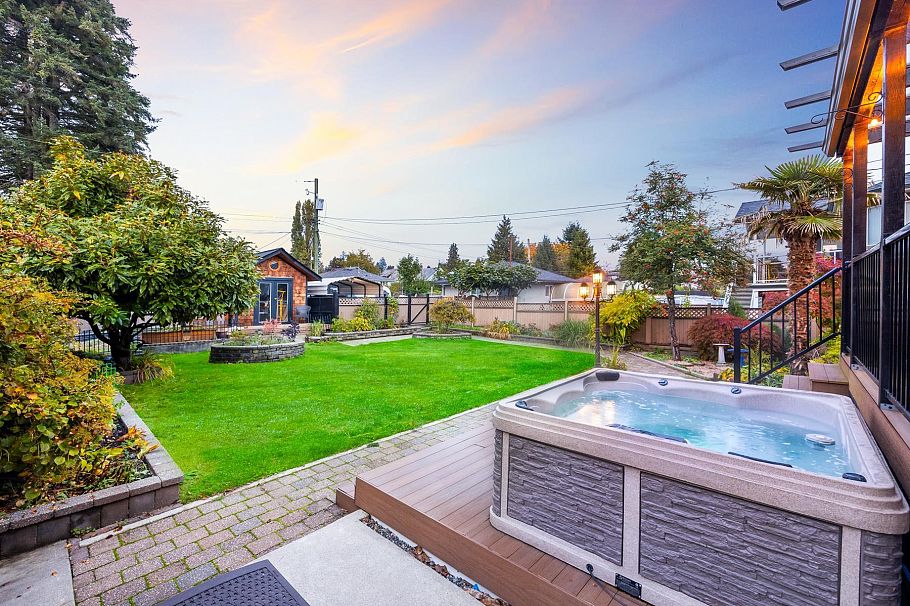 402 E 13th Street North Vancouver, BC - 17