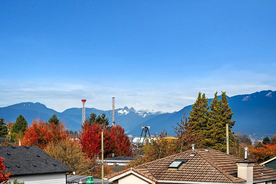 1 3344 Adanac Street Vancouver, BC - 30
