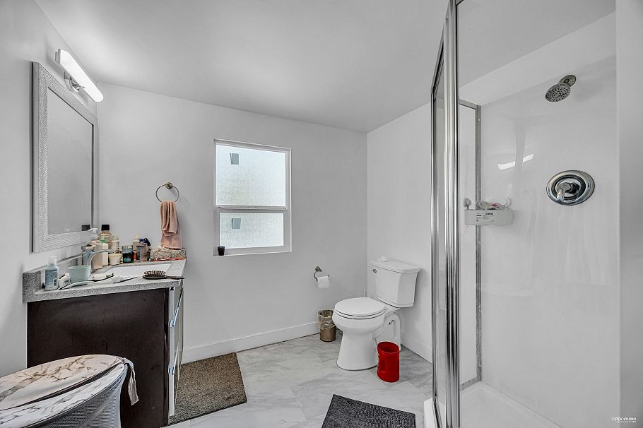 2079 W 46th Avenue Vancouver, BC - 18