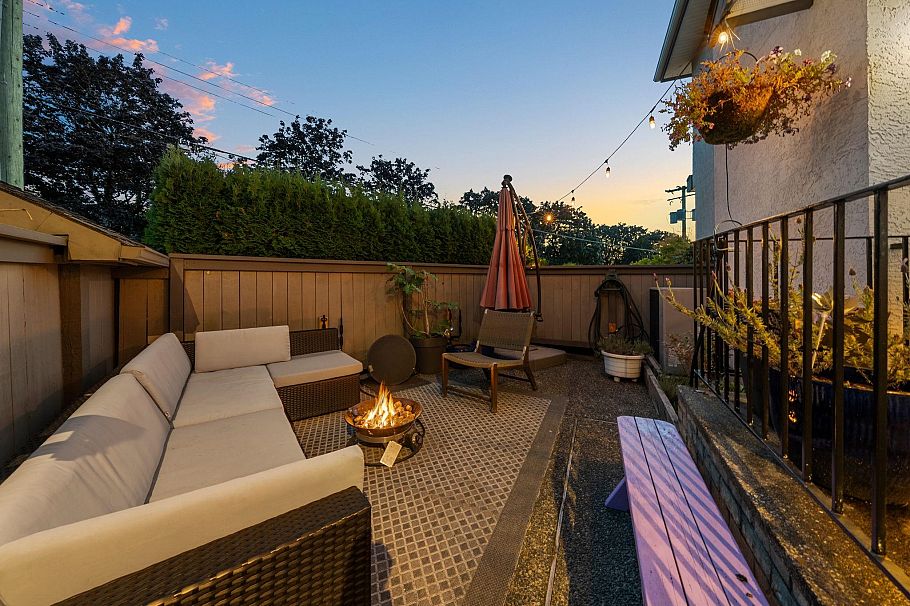 1 224 W 16th Street North Vancouver, BC - 38