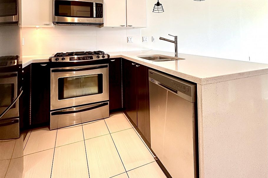 503 160 W 3rd Street North Vancouver, BC - 11