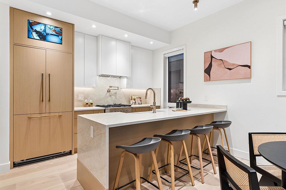 2 2541 E 2nd Avenue Vancouver, BC - 1