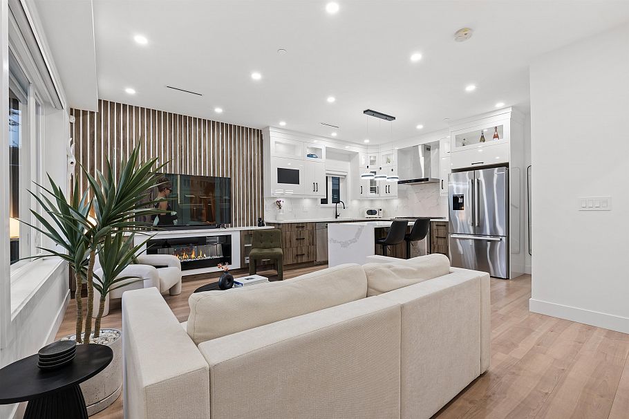 1 3344 Adanac Street Vancouver, BC - 4