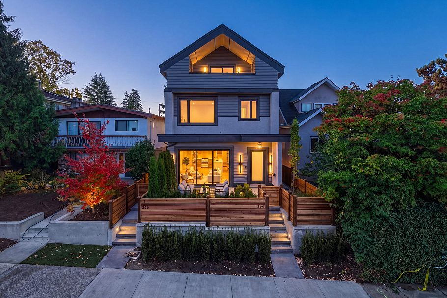 1 266 E 38 Avenue Vancouver, BC - 3